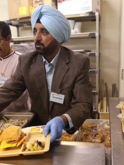 Fresno, CA, Sikhs at Poverello House (source: Fresno Bee)