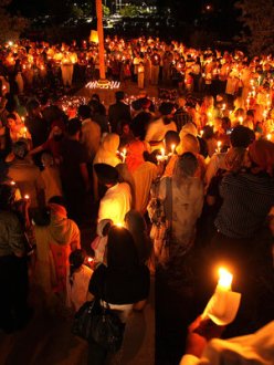 Vigil at Sikh ReligiousVigil at Sikh Religious Society of Chicago Palatine Gurdwara in response to the murder of six Sikhs at the Sikh Temple of Wisconsin in August.(source: Twitter user @iammintusingh)