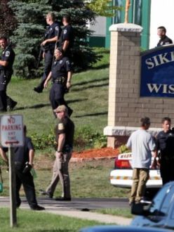 Police action during the shooting attack on the Sikh Temple of Wisconsin in August 2012. (source: Daily Record and Sunday Mail)