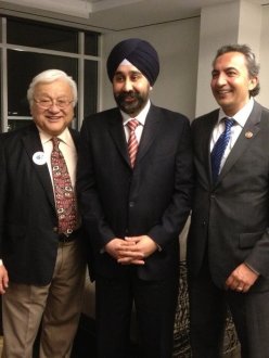 Ravinder Singh Bhalla (center) with Congress Members Mike Honda (left) and Ami Bera (right) at a fundraiser last night.