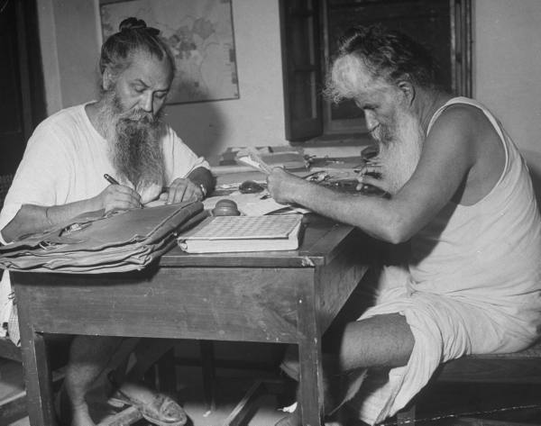 Elderly Sikhs writing. (Source: SikhNet)