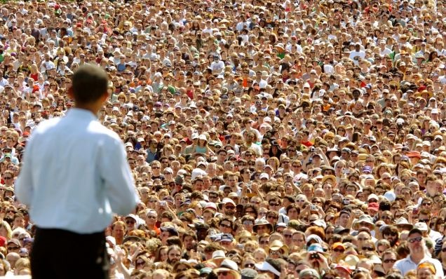 "Senator Barack Obama looks out to a sea of supporters in Portland on May 18, 2008 (AP)." (Source: Gizmodo.)