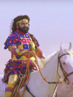 Gurmeet Ram Rahim Singh riding a horse. (Source: India.com)